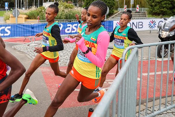 Ababel Yeshaneh in action at the World Athletics Half Marathon Championships Gdynia 2020 (Dan Vernon)