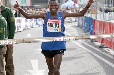 Phaustin Baha Sulle wins in Dresden (Victah Sailer)