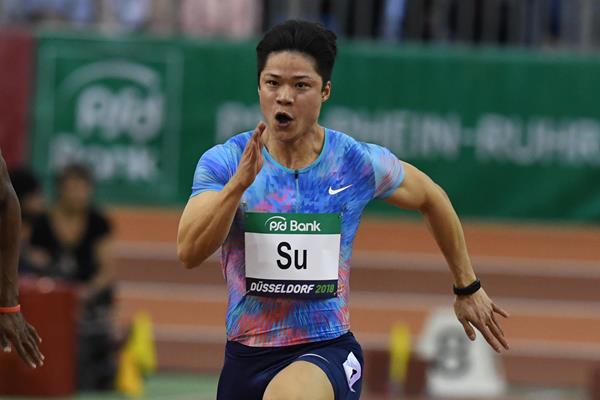 Su Bingtian on his way to an Asian record 6.43 in the 60m in Düsseldorf (Gladys Chai von der Laage)