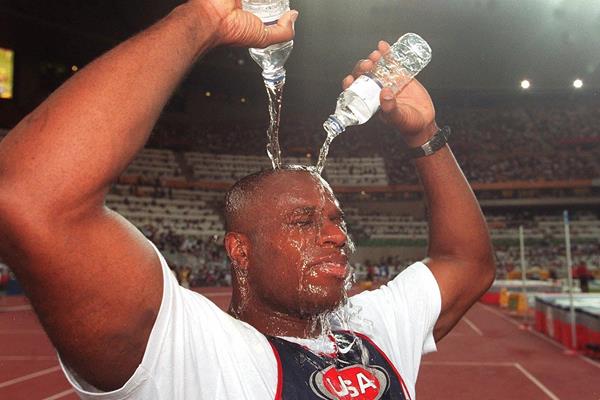 Anthony Washington after winning the discus at the 1999 IAAF World Championships in Seville (Getty Images)