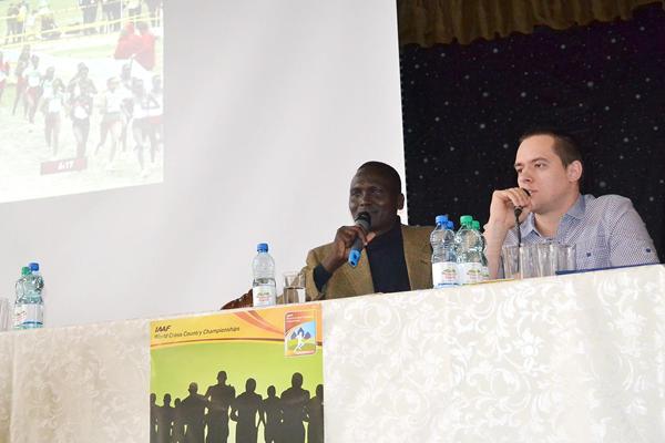 Paul Tergat speaks to the press (Organisers)