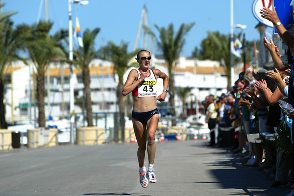 Paula Radcliffe at the 2003 IAAF World Half Marathon Championships in Vilamoura (Getty Images)