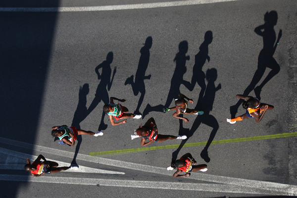 Lornah Kiplagat leads the field at the 2007 IAAF World Road Running Championships in Udine (Getty Images)