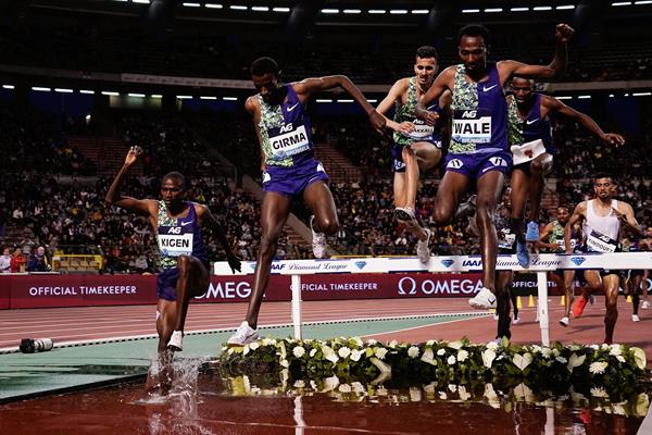 Lamecha Girma leads the steeplechase at the Diamond League meeting in Paris (AFP / Getty Images)