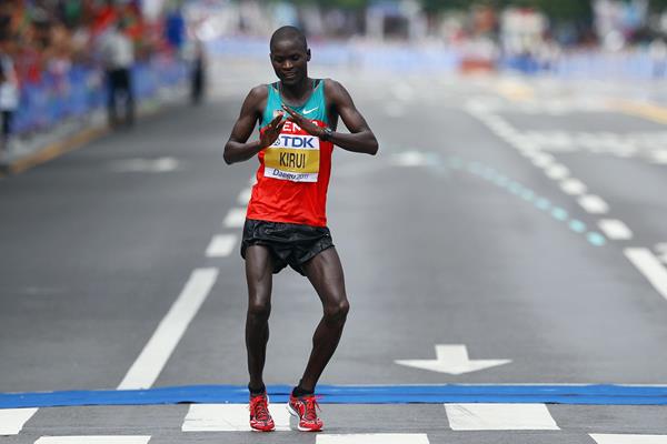 Abel Kirui celebrates his marathon victory at the 2011 World Championships (Getty Images)