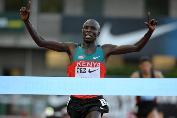 Moses Mosop wins the 30,000m in a world record in Eugene (Kirby Lee)
