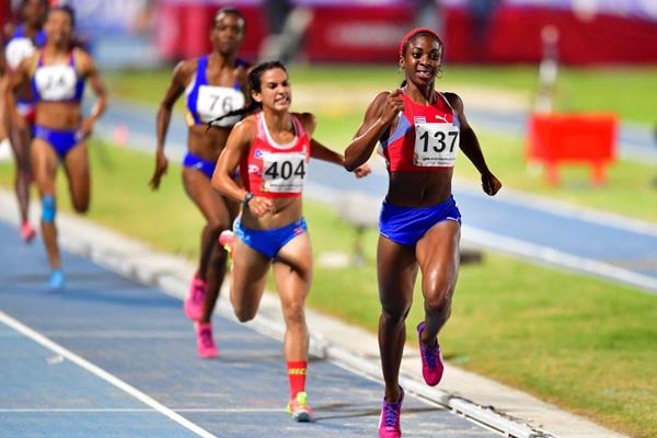 Rosemary Almanza takes the 1500m to clinch the CAC Games middle distance double in Baranquilla (AFP/Getty Images)