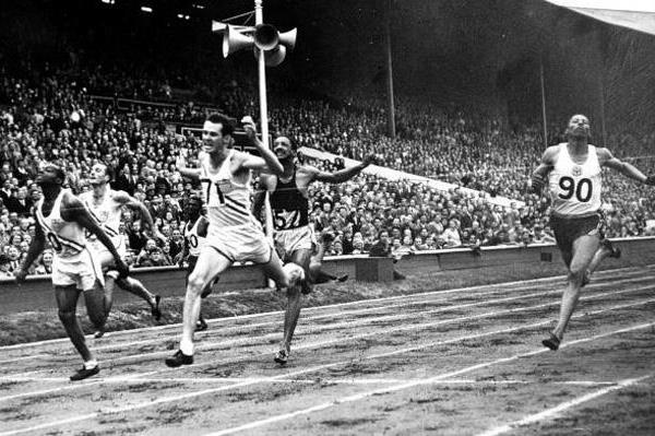 Mel Patton wins the 1948 Olympic 200m title (Getty Images)