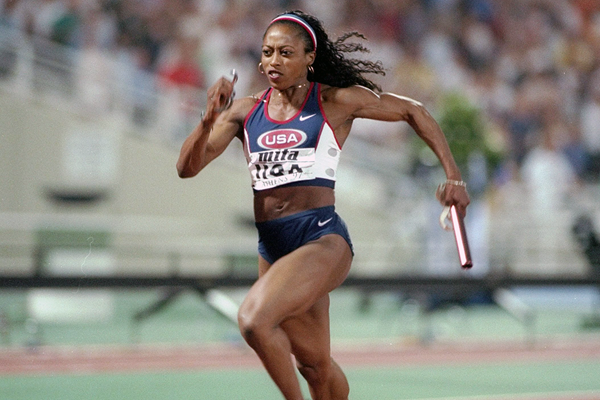 Gail Devers in the 4x100m at the 1997 IAAF World Championships (Getty Images)