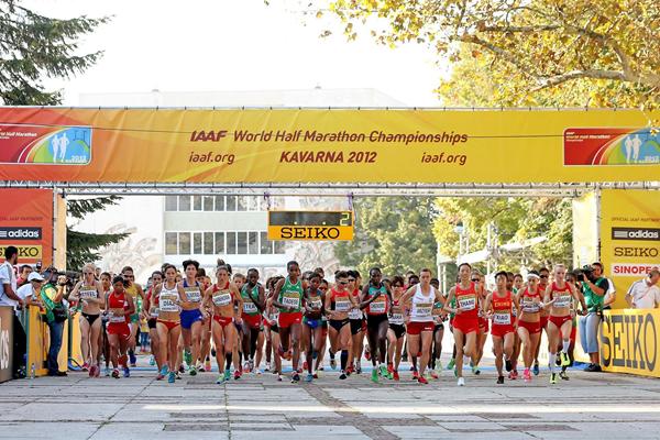 Start of the women's race at the 2012 IAAF World Half Marathon Championships (Getty Images)