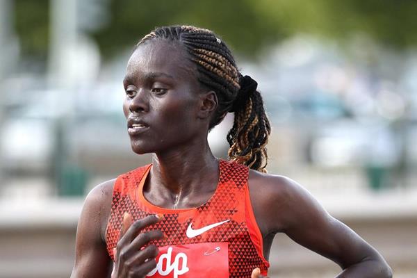 Visiline Jepkesho at the 2014 Rock ’n’ Roll EDP Lisbon Marathon (organisers / www.photorun.ent)