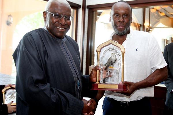 IAAF president Lamine Diack presents Bruny Surin with a commemorative crystal trophy (Laurel)