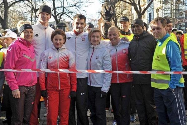 Wilson Kipketer with some of Poland's leading athletes in Sopot (fotobank.pl / UMS)