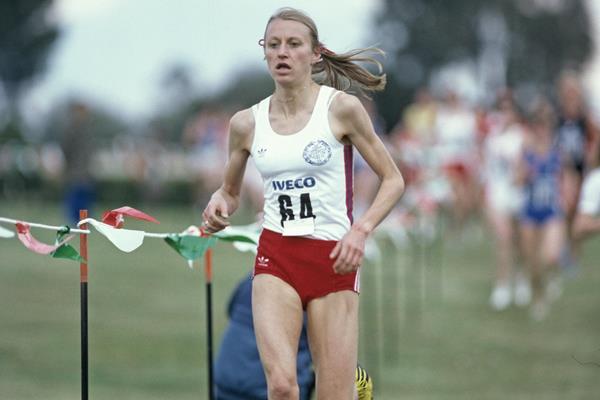 Grete Waitz on her way to winning the 1983 IAAF World Cross Country Championships (Getty Images)