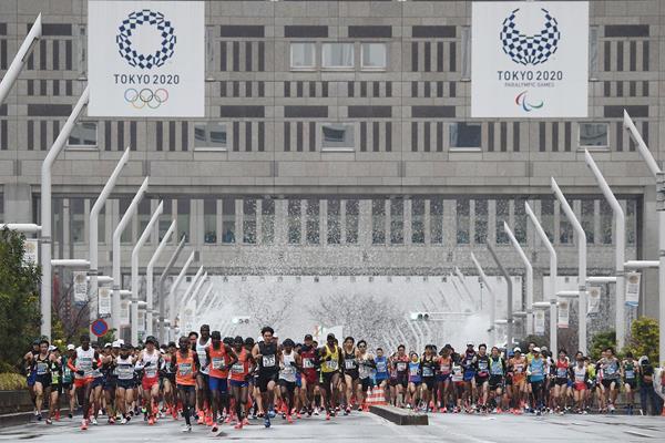 Marathon runners in action in Tokyo (AFP / Getty Images)
