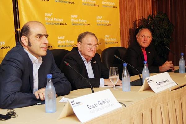IAAF General Secretary Essar Gabriel, IAAF Senior Vice President Bob Hersh and IAAF Council Member Alberto Juantorena Danger at a press conference for the IAAF World Relays (IAAF / LOC)