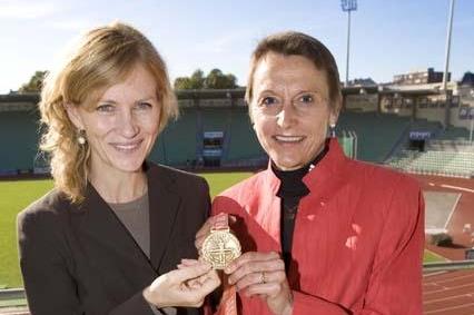 Mary Wittenberg and Grete Waitz in Oslo's Bislett stadium (NYRR)