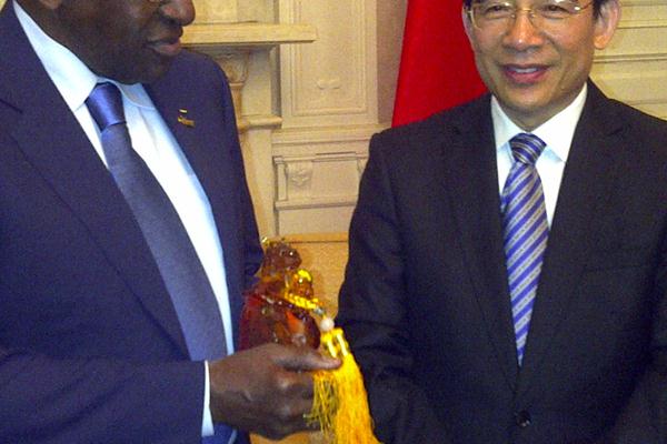 IAAF President Lamine Diack with the Acting Mayor of Beijing Wang Anshun (IAAF)