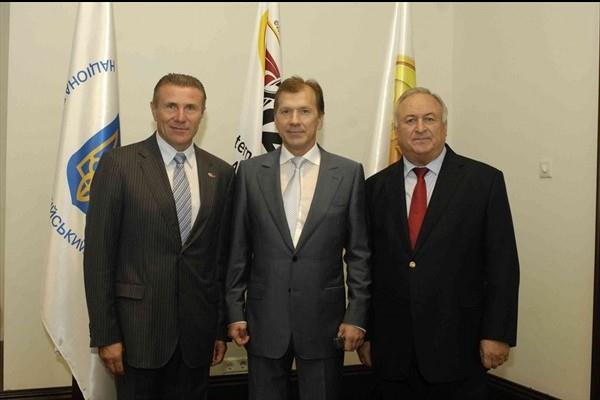 From left: IAAF Senior Vice President Sergey Bubka, Ukraine’s Minister of Family, Youth and Sport Ravil Safiullin, and IOC member Valeriy Borzov at the IAAF Council meeting in Kiev (IAAF.org)