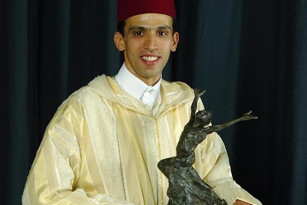 Hicham El Guerrouj with his 2003 Athlete of the Year award (Getty Images)