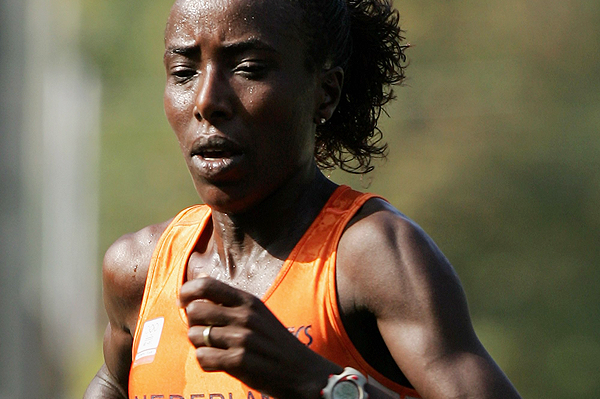 Lornah Kiplagat in action at the 2006 IAAF Road Running Championships in Debrecen (Getty Images)