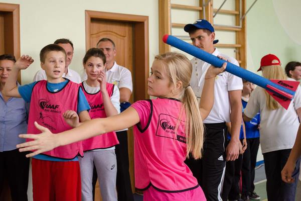 Throwing training at the IAAF / Nestlé Kids’ Athletics activation in Lviv, Ukraine (Organisers)