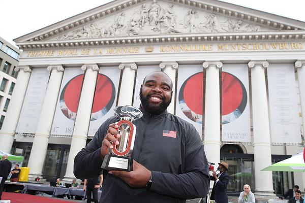 Darrell Hill with his Diamond Trophy in Brussels (Giancarlo Colombo)
