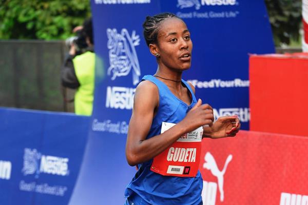 Netsanet Gudeta in the Airtel Delhi Half Marathon 2017 (Procam International)