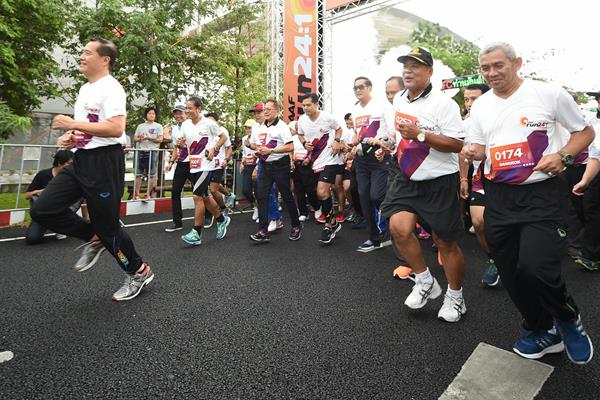 Thailand's Minister of Tourism and Sports Weerasak Kowsurat leads the IAAF Run 24:1 race in Bangkok (organisers)