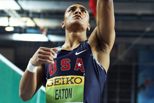 Ashton Eaton in the heptathlon shot at the 2012 IAAF World Indoor Championships (Getty Images)