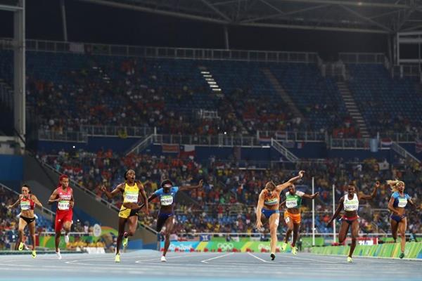 Elaine Thompson wins the 200m at the Rio 2016 Olympic Games (Getty Images)