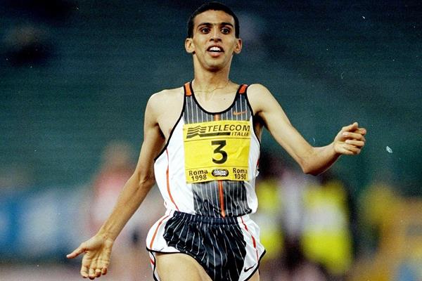 Hicham El Guerrouj breaks the world 1500m record in Rome (Getty Images)