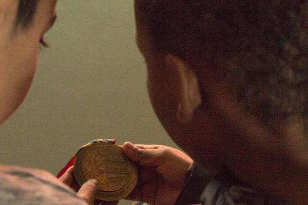 Primary school students at the Aby Skole school in Aarhus, Denmark look at one of Lynn Jennings' world cross country championships gold medals (Bob Ramsak)