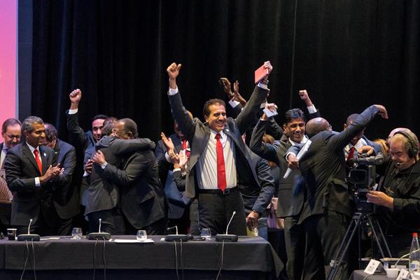 The Doha 2019 delegation celebrate being awarded IAAF World Championships (Philippe Fitte / IAAF)