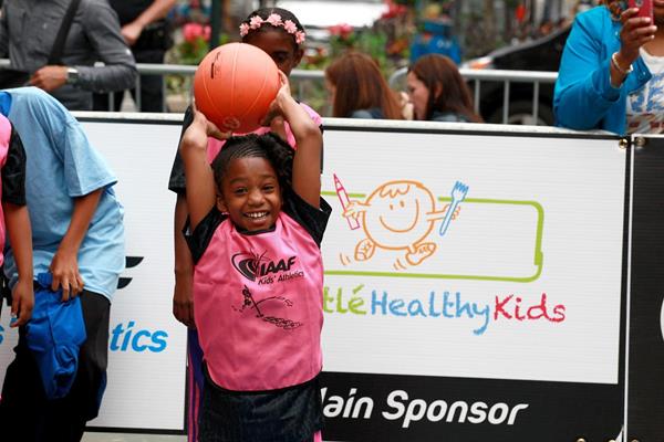 A young thrower at the IAAF / Nestlé Kids’ Athletics in New York, June 2014 (Victah Sailer / IAAF)