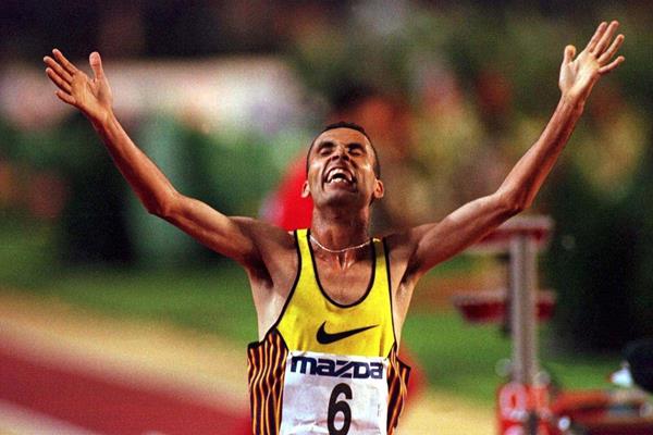 Salah Hissou setting a 10,000m world record at the 1996 Brussels meeting (Salah Hissou setting a 10,000m world record at the 1996 Brussels meeting)