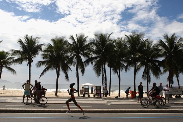 Lornah Kiplagat on her way to winning the women's race at the 2008 IAAF World Half Marathon Championships in Rio (Getty Images)
