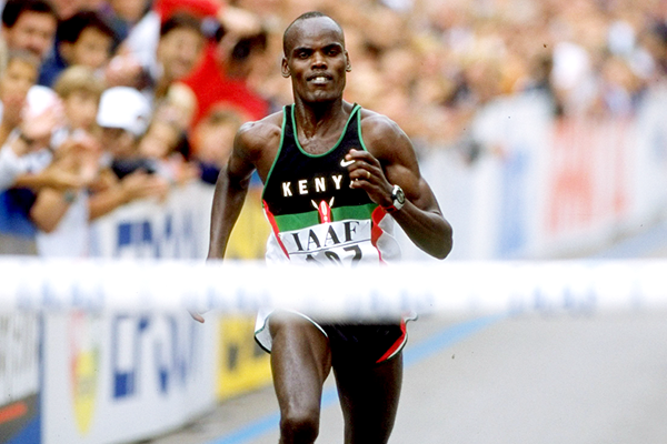 Paul Koech on his way to winning the 1998 IAAF World Half Marathon Championships (Getty Images)
