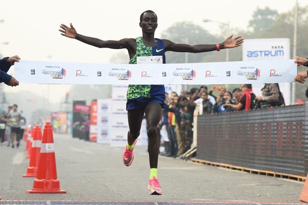 Leonard Barsoton wins the Tata Steel Kolkata 25K (Procam International)