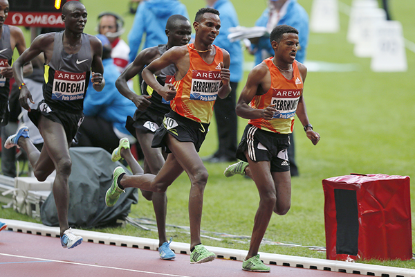 Hagos Gebrhiwet in the 5000m at the IAAF Diamond League meeting in Paris (AFP / Getty Images)