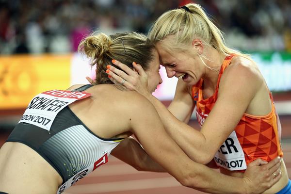 Carolin Schafer (l) and Anouk Vetter celebrate their heptathlon medals at the IAAF World Championships London 2017 (Getty Images)