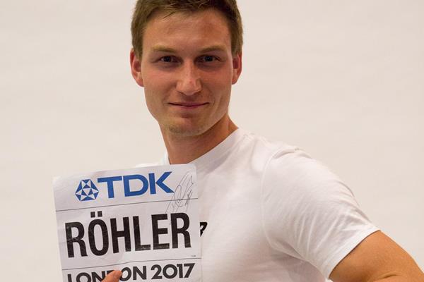 Thomas Rohler with his autographed German team shirt and competition number from the IAAF World Championships London 2017 (IAAF)