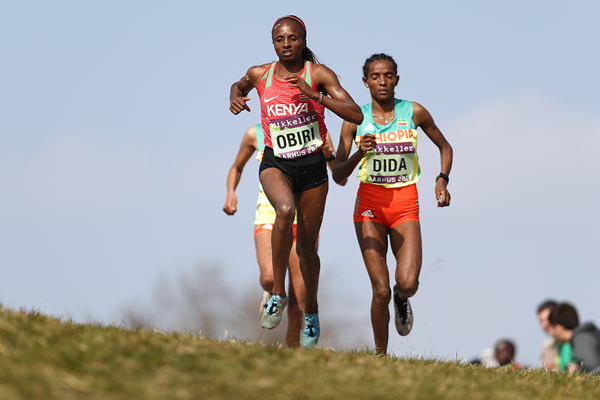 Hellen Obiri leads the senior women's race at the IAAF/Mikkeller World Cross Country Championships Aarhus 2019 (Getty Images)