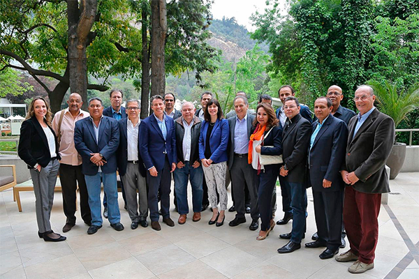 IAAF President Sebastian Coe with the CONSUDATLE council in Santiago (CONSUDATLE)