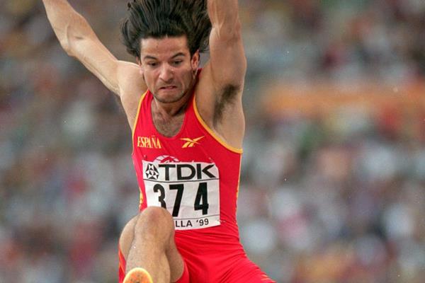 Yago Lamela in action in the men's long jump final at the 1999 IAAF World Championships (Getty Images)
