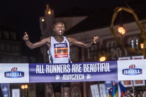 Geoffrey Koech winning the Birell Prague 10k (Organisers)