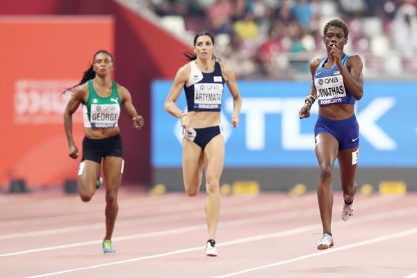 Wadeline Jonathas (r) at the World Championships in Doha (Getty Images)