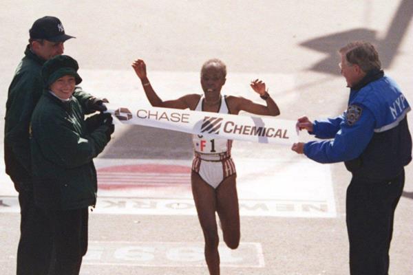 Tegla Loroupe winning the 1995 New York City Marathon (Getty Images)