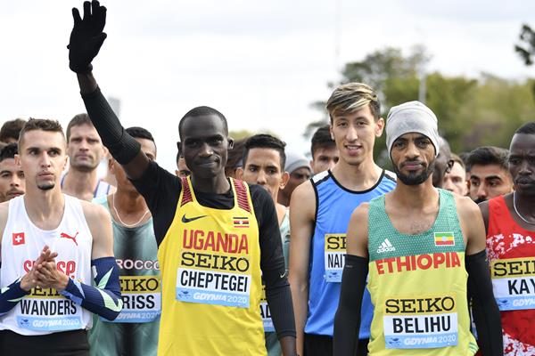 Joshua Cheptegei, Otmane Nait Hammou and Andamlak Belihu on the startline at the World Athletics Half Marathon Championships Gdynia 2020 (Getty Images)