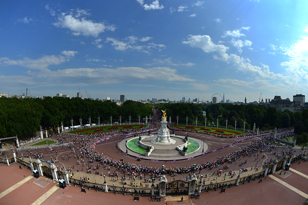 Athletes in action outside Buckingham Palace in London (Getty Images)